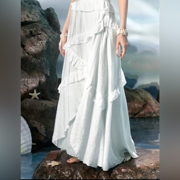ROMWE Dresses & Skirts - ROMWE Asymmetrical Pale Blue and White Ruffled Boho Skirt